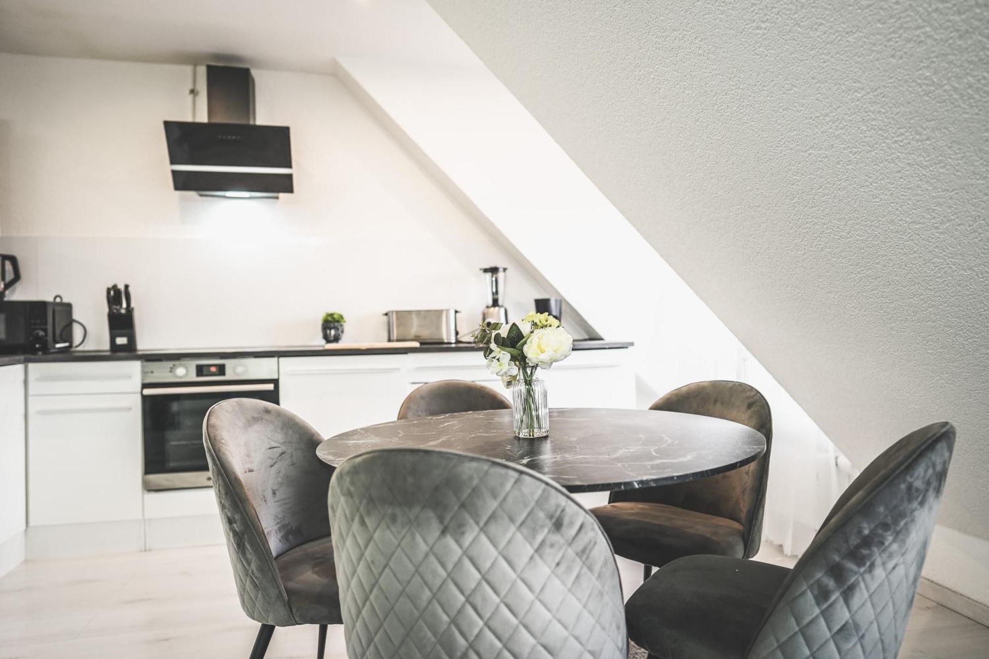 Luxus Maisonette Wohnung Am See, Wehome Premium Sankt Leon-Rot Bagian luar foto
